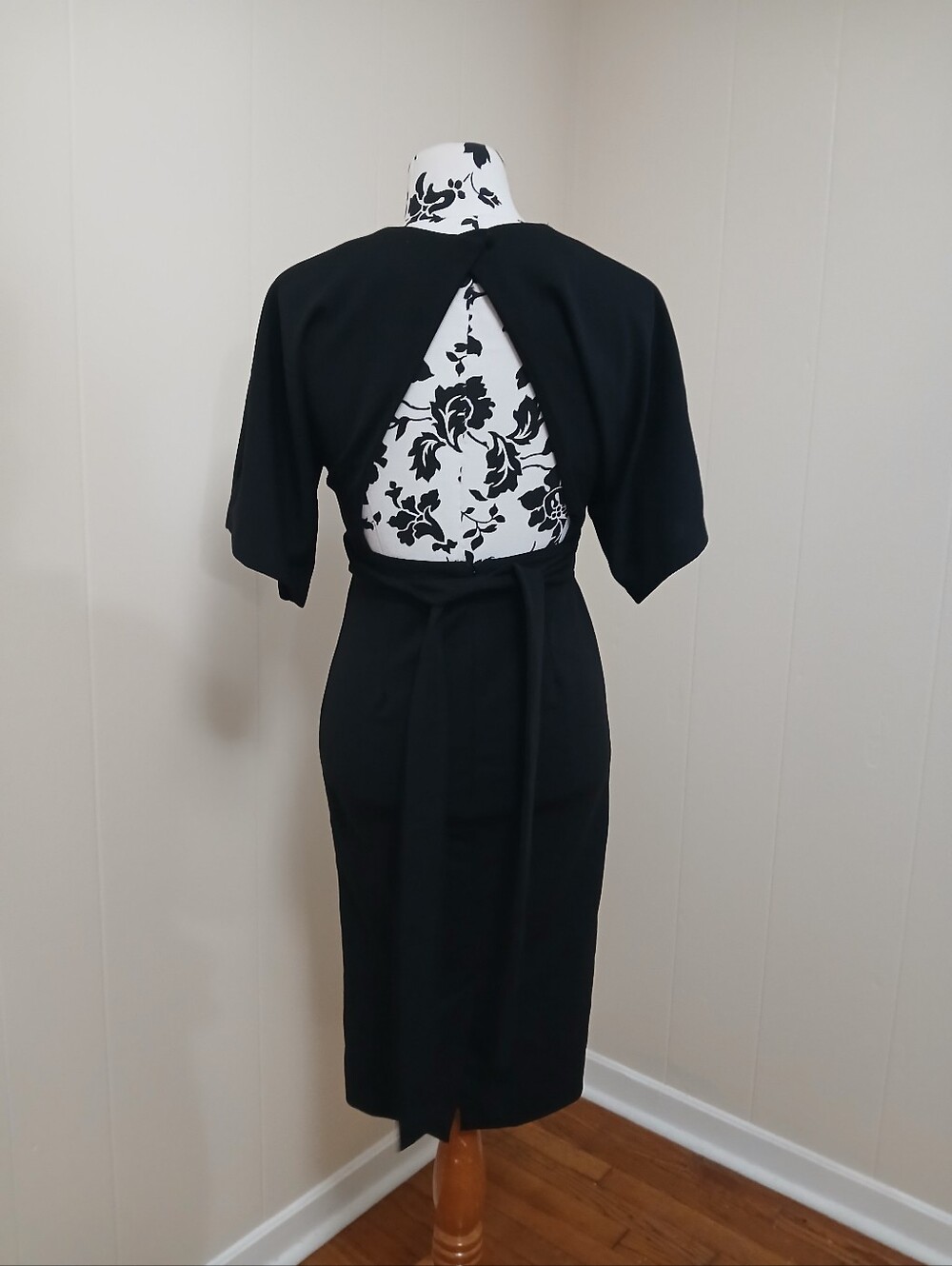 Fashion Nova Black V-Neck Midi Dress